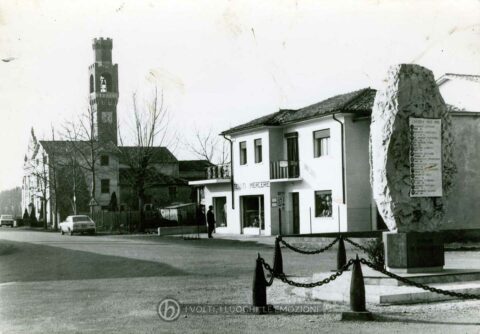 Foto Aurelio Foltran - Cartolina: Barcon (Treviso), Piazza Pola. Ed. P. Antonio - tessuti mercerie dolciumi