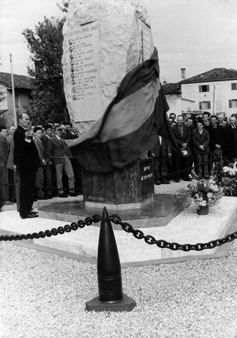 Archivio parrocchiale - Inaugurazione Monumento ai Caduti