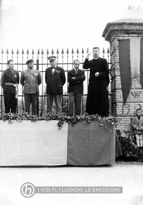 Archivio parrocchiale - Inaugurazione Monumento ai Caduti
