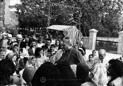 Archivio parrocchiale - 20 giugno 1957: visita del Vescovo di Treviso Mons. Egidio Negrin in occasione della S. Cresima.