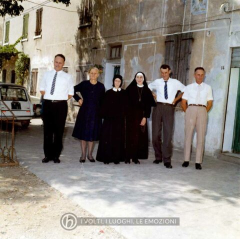 Foto Edda Quaggiotto - 1969: foto di famiglia davanti Villa Pola Cappelletto Quaggiotto