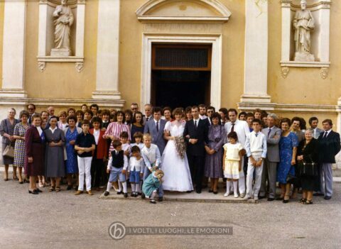 Foto Edda Quaggiotto - Matrimonio: foto di gruppo davanti la chiesa