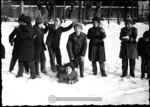 Foto Ida Trinca - Bambini giocano sulla neve