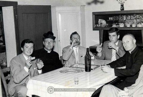 Foto Ida Trinca - Un buon bicchiere di vino in canonica
