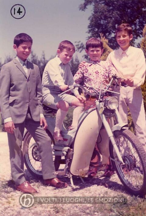 Foto Mario Soligo - 1972: lezioni di guida di un motorino