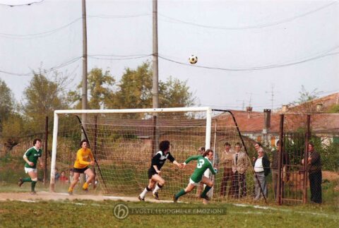 Foto Maurizio Soligo - Anni '80. La squadra di calcio di Barcon che militava in 3^ categoria