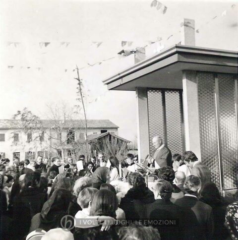 Foto Maurizio Soligo - 19 marzo 1972: messa al capitello di San Giuseppe
