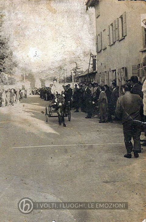 Foto Maurizio Soligo - Anni '60. Il vincitore alla corsa con gli asini