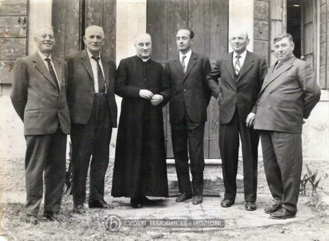 Foto Maurizio Soligo - Fabricieri con Don Alberto Miatello negli anni '60