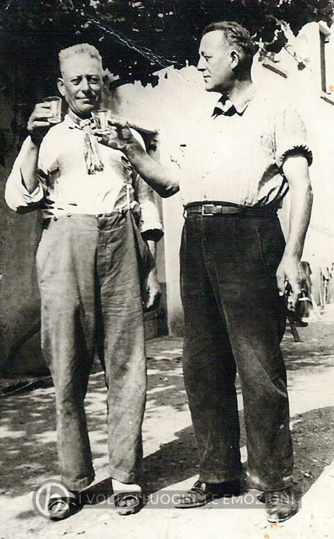 Foto Maurizio Soligo - Anni '50: brindisi tra fratelli