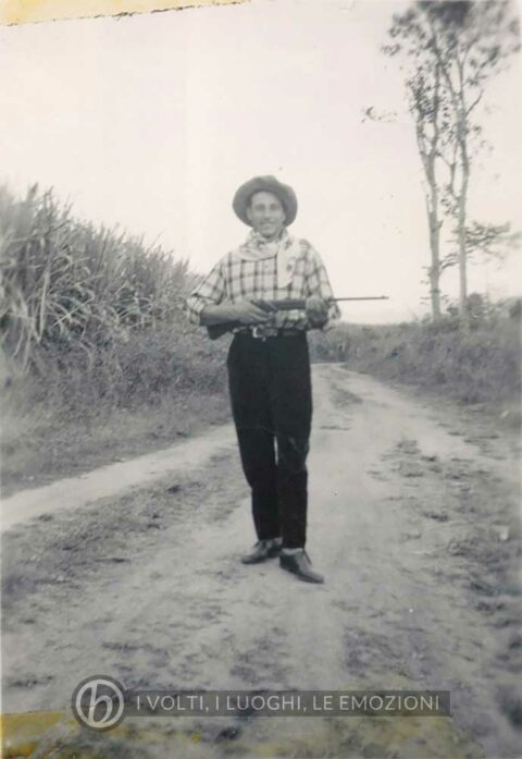 Foto Mazzoccato-Trinca - 1956: Paolo alla piantagione di canna da zucchero nel Queensland (Australia)