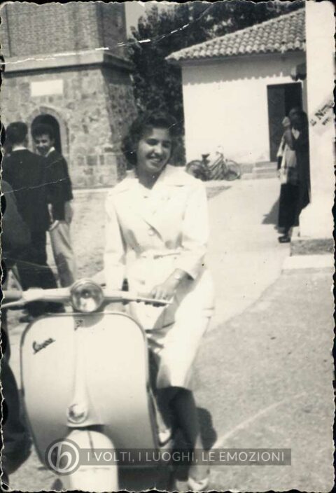 Foto Mazzoccato-Trinca - 1960/61: Alda sulla vespa