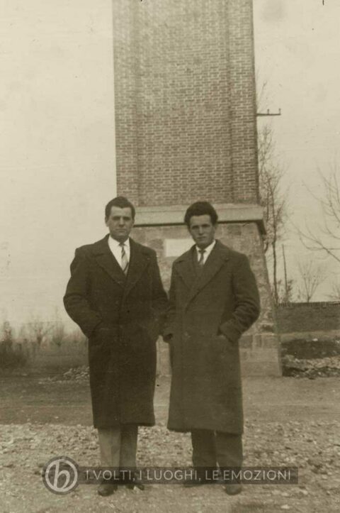 Foto Famiglia Pagnan-Tempesta - I compari davanti al campanile