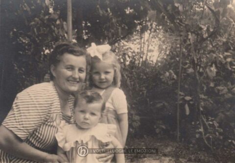 Foto Sorelle Occhial - La mamma e le figlie