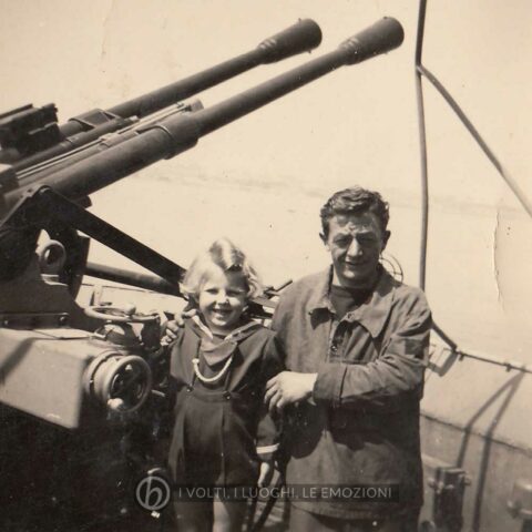 Foto Sorelle Occhial - 1951: Annamaria sull'incrociatore R. Montecuccoli a Taranto