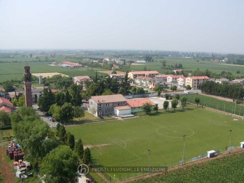 Foto Comune di Vedelago - 2006. Dettaglio dell'area del campo da calcio vista dal fungo