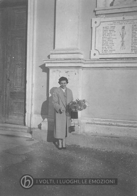 04-11-1956: Ebe Baldi omaggia i caduti in guerra per la ricorrenza del 4 novembre.