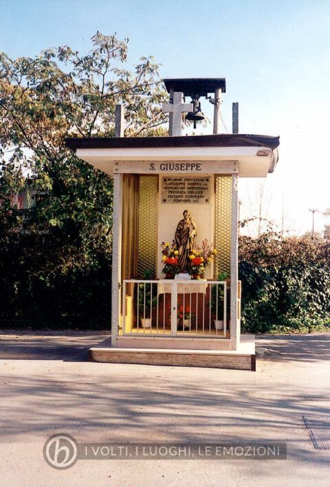Il capitello votivo dedicato a S. Giuseppe, 24 marzo 2002