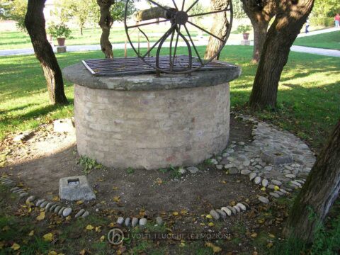 2007: il pozzo tra la Barchessa e l'area di Villa Pola