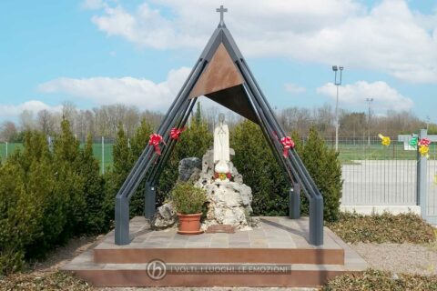 Il capitello votivo dedicato alla Madre di Dio, 28 marzo 2023