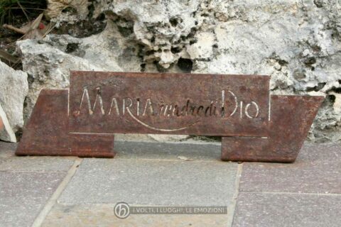 Il capitello votivo dedicato alla Madre di Dio, 28 marzo 2023