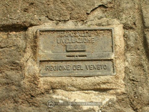 Campanile: caposaldo di livellazione 208 - Regione del Veneto