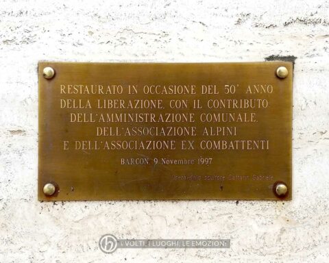 Targa posta nel monumento ai caduti di Barcon