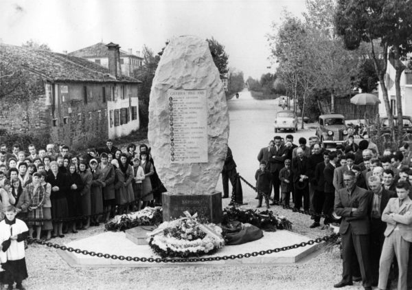 Archivio parrocchiale - Inaugurazione Monumento ai Caduti