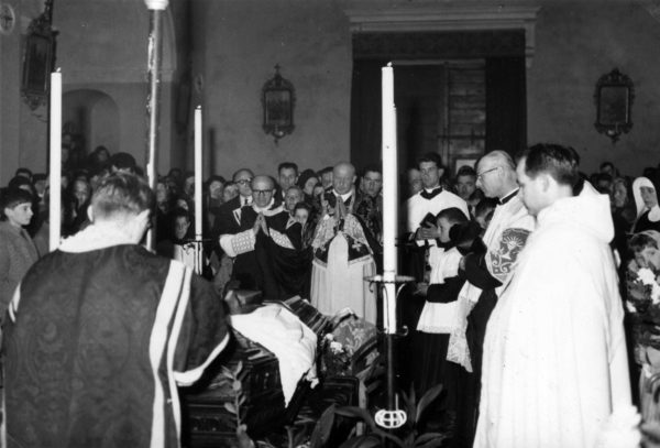 Archivio parrocchiale - Funerale Don Massimino Pellizzari