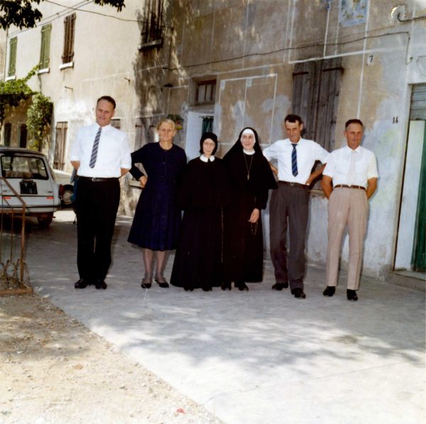 Foto Edda Quaggiotto - 1969: foto di famiglia davanti Villa Pola Cappelletto Quaggiotto