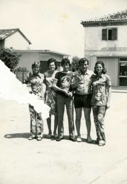 Foto Edda Quaggiotto - 1972: foto di gruppo in Piazza Cavour