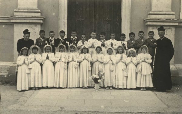 Foto Felice Trinca - 13 maggio 1956: prima comunione delle classi 1947 e 1948