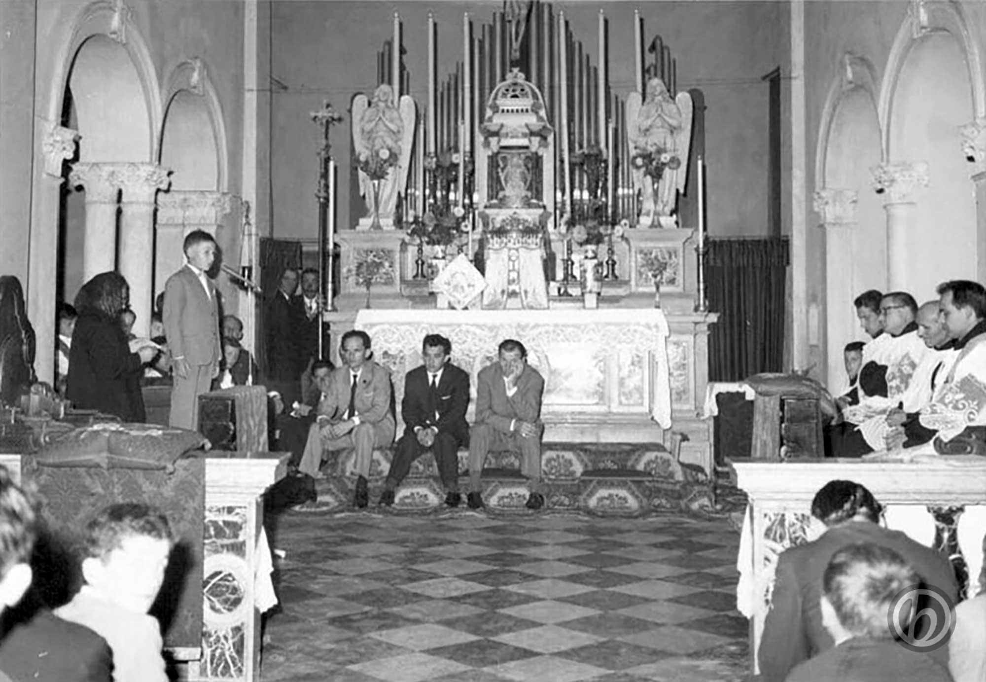 Foto Gabriele Omega - 1965: saluto a Padre Cristoforo Cavarzan in partenza come missionario verso il Giappone