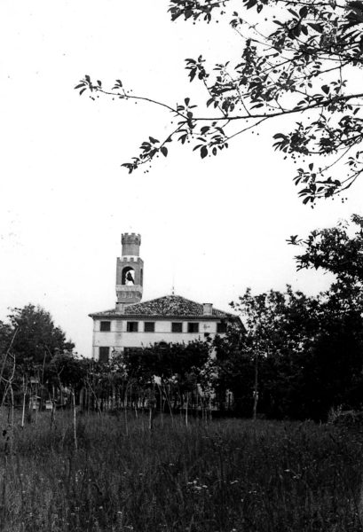 Foto Ida Trinca - La canonica e il campanile visti da sud