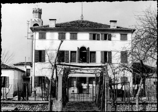 Foto Ida Trinca - La facciata a sud della canonica