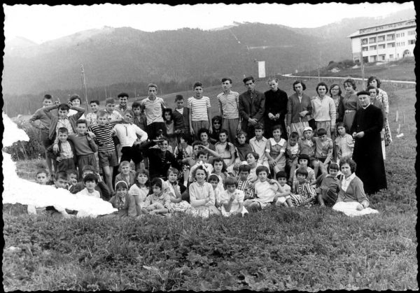 Foto Ida Trinca - 30 agosto 1960: foto di gruppo in gita nel Cansiglio