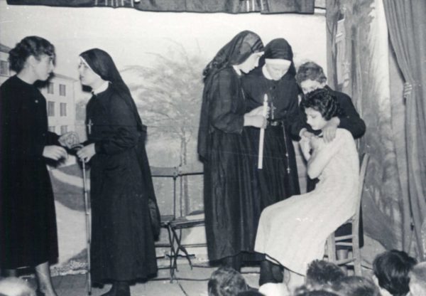 Foto Mazzoccato-Trinca - 1957: rappresentazione teatrale tutta al femminile