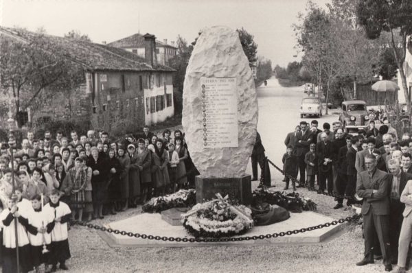Foto Sorelle Occhial - Inaugurazione Monumento ai Caduti