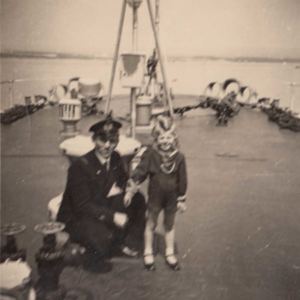 Foto Sorelle Occhial - 1951: Annamaria sull'incrociatore R. Montecuccoli a Taranto